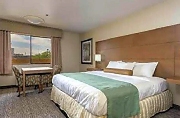 Hotel & 3*