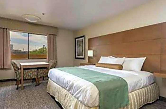 Hotel & 3*