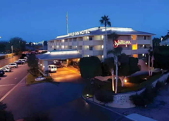 Hotel &